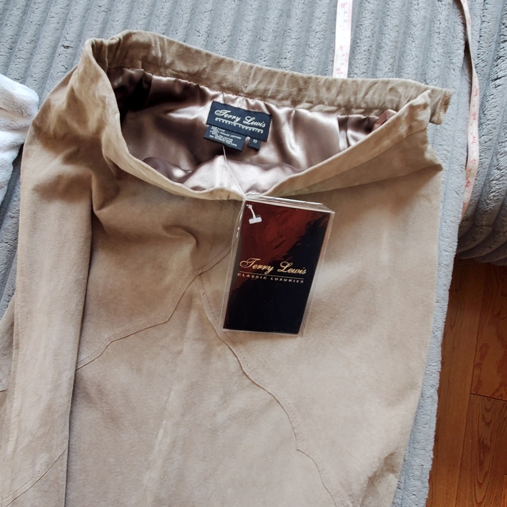 Tan Suede Skirt by Terry Lewis - Picture 5 of 11